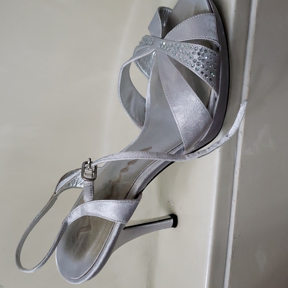 Nina Heels - Picture 1 of 5